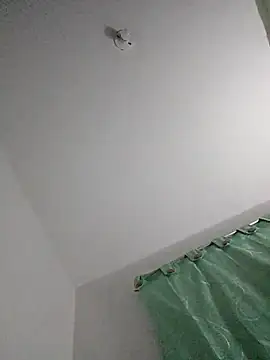 Chatroom XXX en direct de noah77_