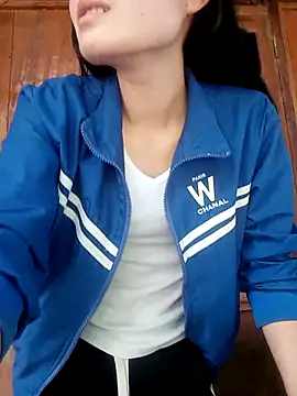 Chat +18 de Hilary-123 ao vivo