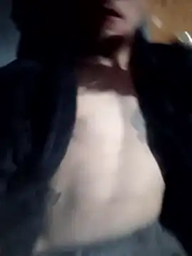 Lunatixss webkamerás műsora