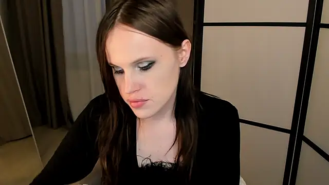 EffieMinki Adlı Modelin Canlı XXX Sohbeti