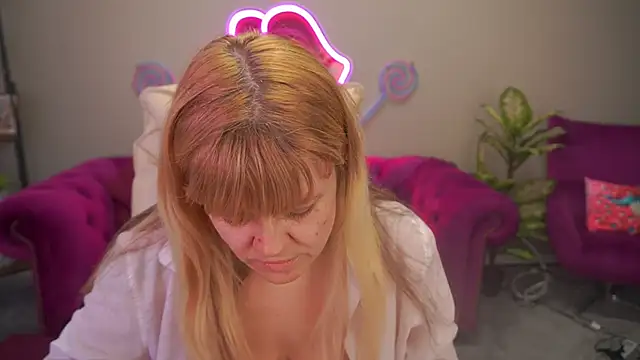 Chatroom XXX en direct de BellaLaPetit