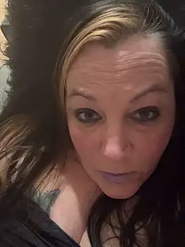 Chat +18 de Queenemerald ao vivo