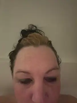 แชท XXX สดของ Queenemerald