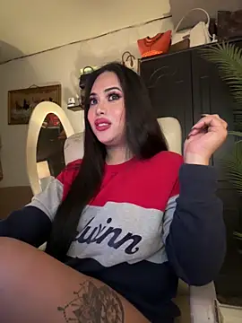 BigDominaMia Show in webcam