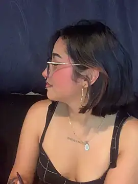 Chatroom XXX en direct de LilithMonette