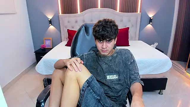 دردشة Tommy18__ الجنسية المباشرة