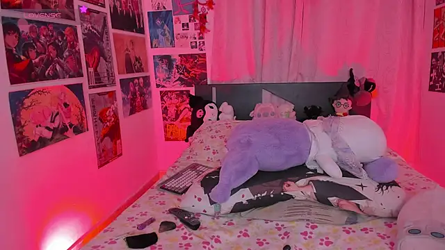 MissCurvyTop's Live XXX Chat