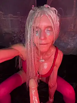 1NikiVegas: διαδικτυακό σόου στην κάμερα