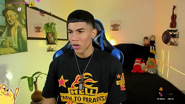 Damian_latinxxx Show in webcam