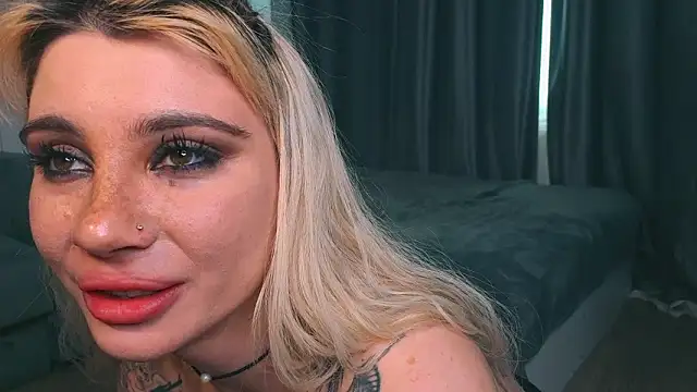 Ashley-Urban 라이브 XXX 채팅