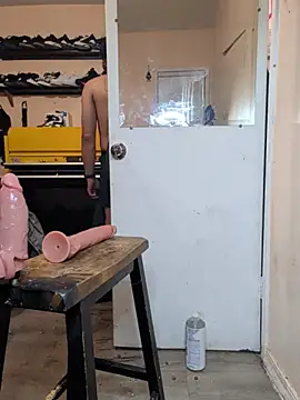 Cnutt310 Show in webcam