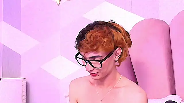 KylieMonnett: онлайн-секс-чат