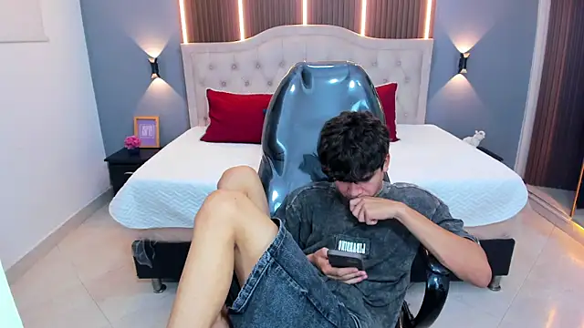 Živý XXX chat Tommy18__