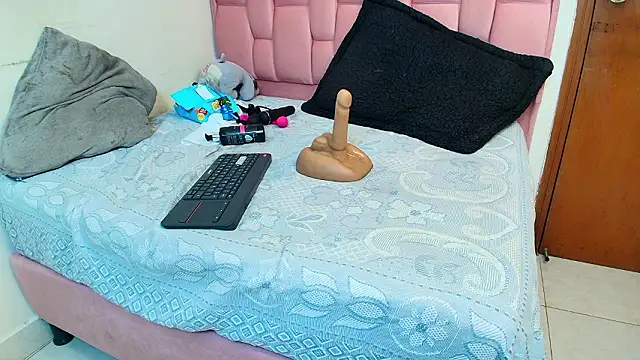 victoria_aphril's Live XXX Chat