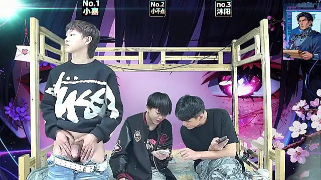 Show modela xiaohuangren01 na web-kameri