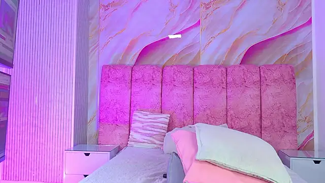 emmacurvy live XXX chat