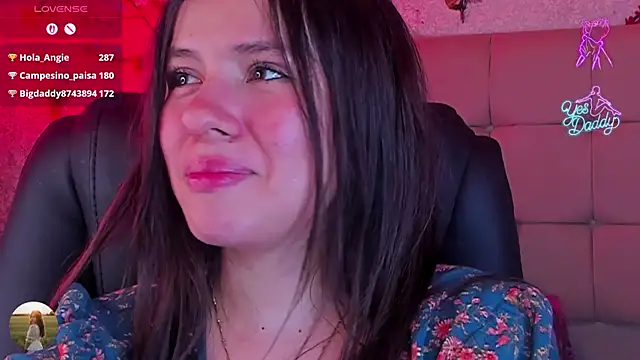 XXX chat uživo modela Kitty_Rose_CS