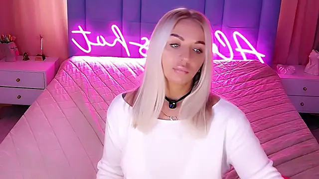 AllwaysHotJ élő XXX-chatje