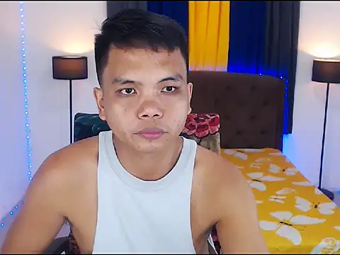 IANhARDfUcker: διαδικτυακό σόου στην κάμερα