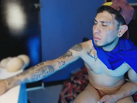 Thonixxx_mr: διαδικτυακό σόου στην κάμερα