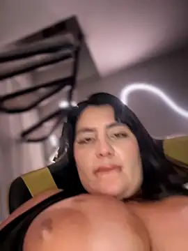 Vicky_Sixx Adlı Modelin Canlı XXX Sohbeti