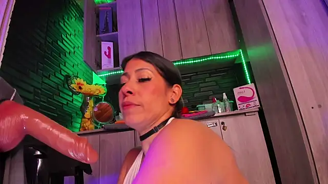 LaureenHills live XXX chat