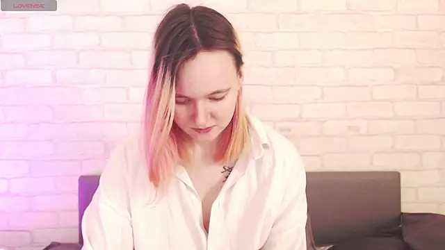 Chat +18 de Ericha_Stone ao vivo