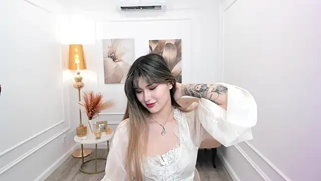 AnneTLi Adlı Modelin Canlı XXX Sohbeti