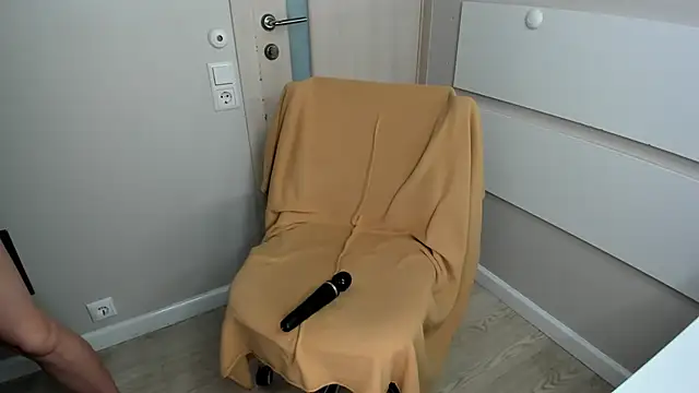 JuliaBustyのライブXXXチャット