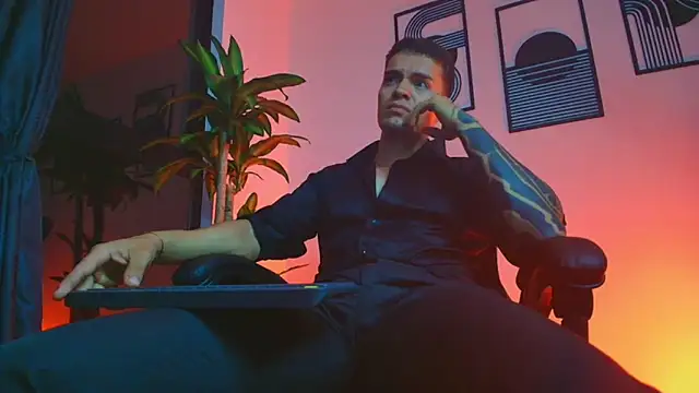 ALPHA_DOMINUS_ Show in webcam