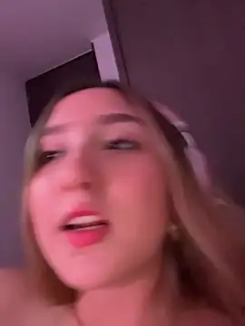 MoraInFire's Live XXX Chat