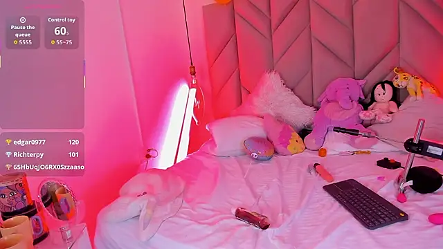 SabrinaVantress' Live XXX Chat