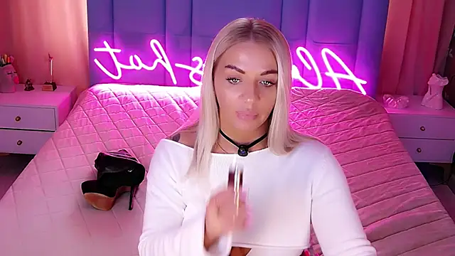 AllwaysHotJ Webcam show