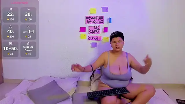 MiaYMolly Chat XXX in diretta