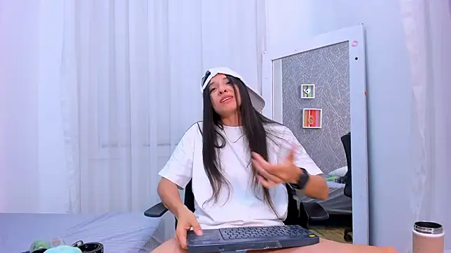 ViictoriiaSaenz Chat XXX in diretta