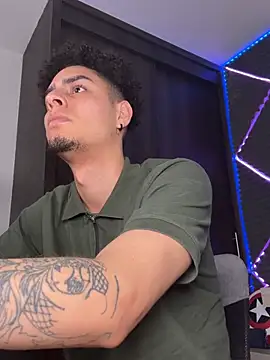 bigryann23 Live XXX Chat