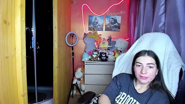 Fiery_Brunette_ Chat XXX in diretta