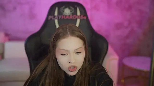 Esmie_Smile élő XXX-chatje