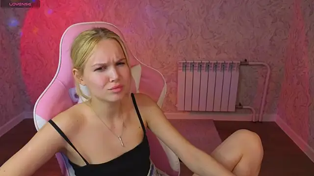 Ella-Ley Chat XXX in diretta