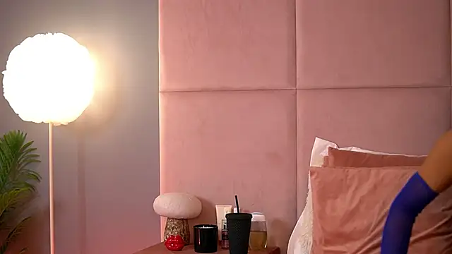 AlmaLuv élő XXX-chatje