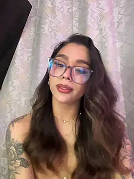 Samantha_Bernardo Show in webcam