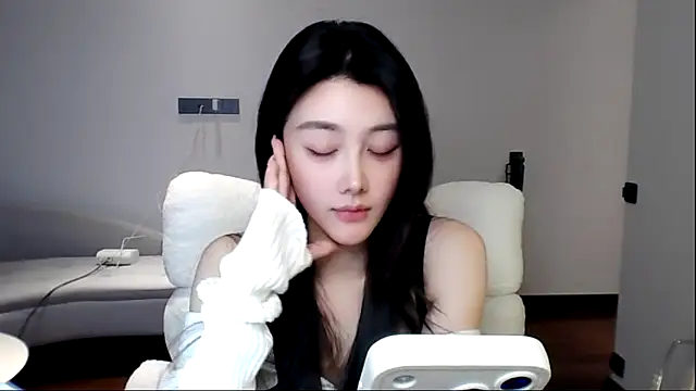 MedeLineayr Show in webcam