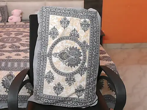 DoremonGirl: διαδικτυακό σόου στην κάμερα