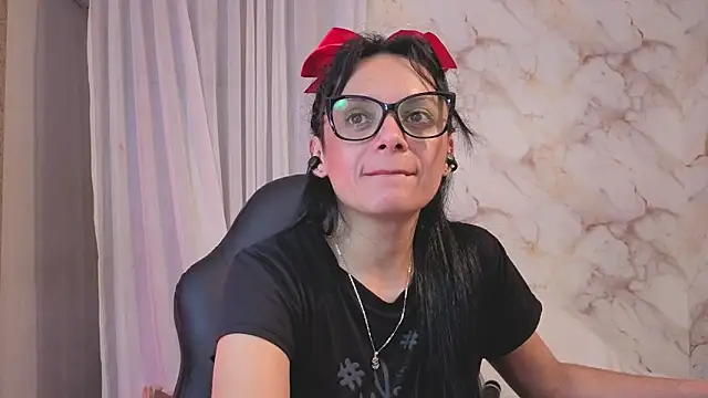 QueenSallyDesire Chat XXX in diretta