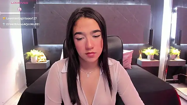 SaraaMills Obrolan Langsung XXX