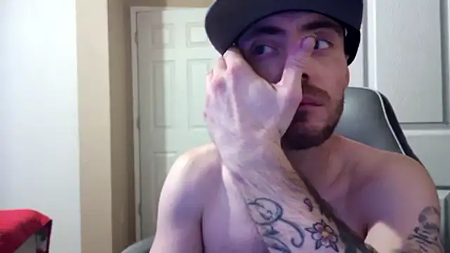 Huntzg23 Live XXX-Chat