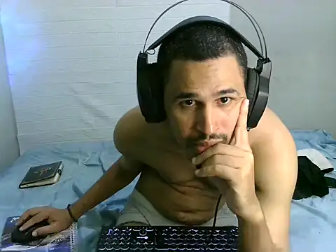 luriel21 Show in webcam