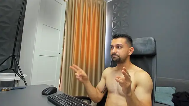 BryceReign: онлайн-секс-чат