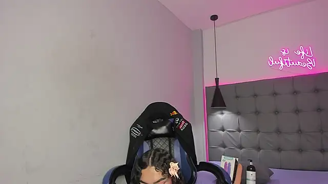 แชท XXX สดของ scarletcherry18