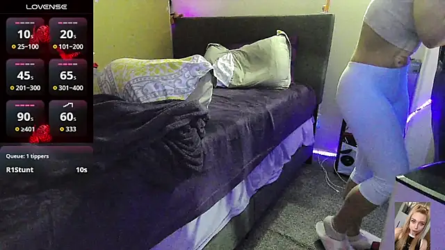 Blondiewithanass' Live XXX Chat